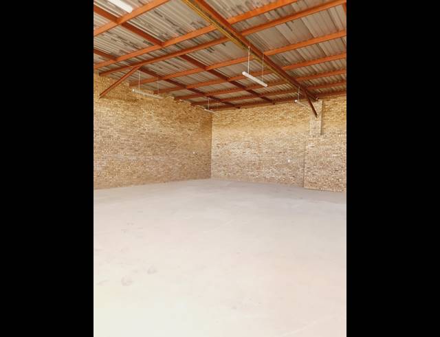 Factory property to rent in WEST TURFFONTEIN